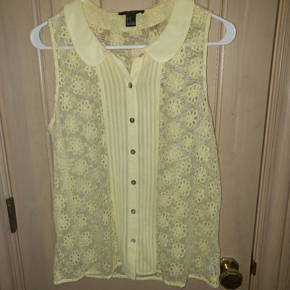Misses sz M Forever 21 Summer Beachy eyelet sheer Floral shirt Beautiful yellow - Picture 1 of 4